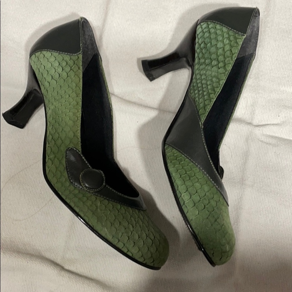 Shoes - Picture 2 of 3